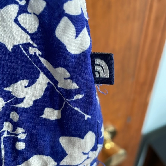 North Face top in blue and white pattern - Picture 4 of 9